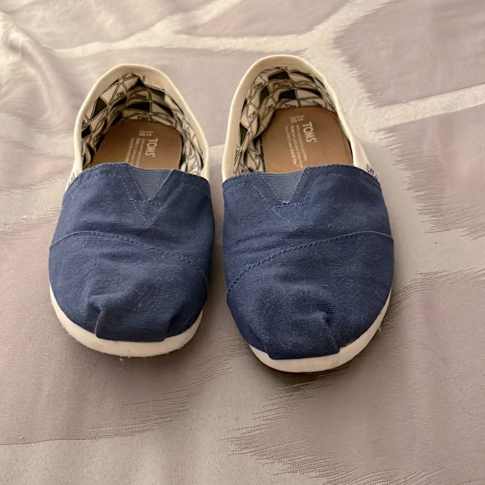 Mens TOMS blue and white shoes. Size 10